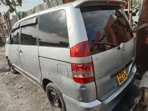 Toyota Voxy 2006 Silver