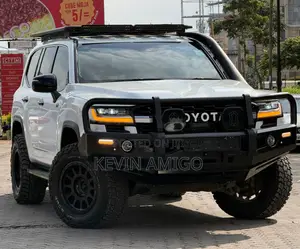 Toyota Land Cruiser LC300 2022 White