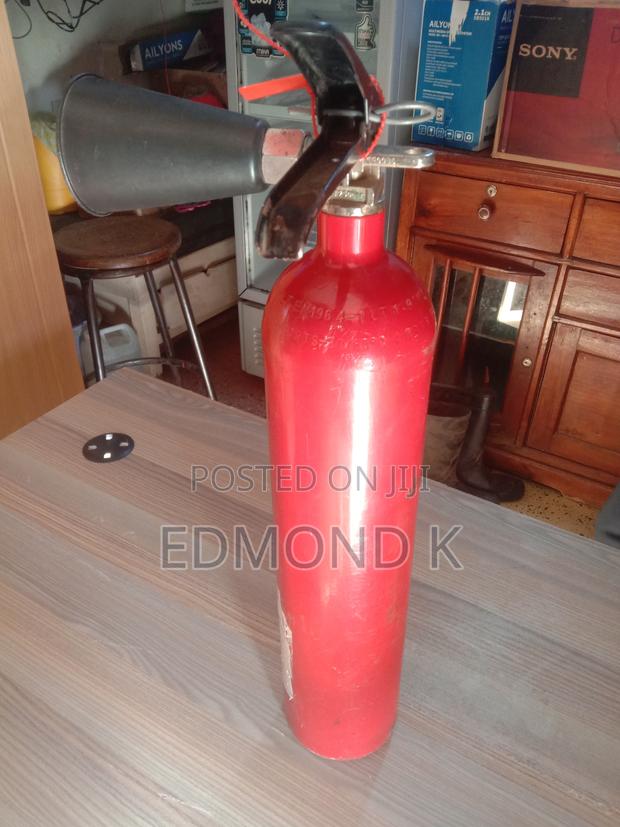 Fire Extinguisher - thumbnail 2