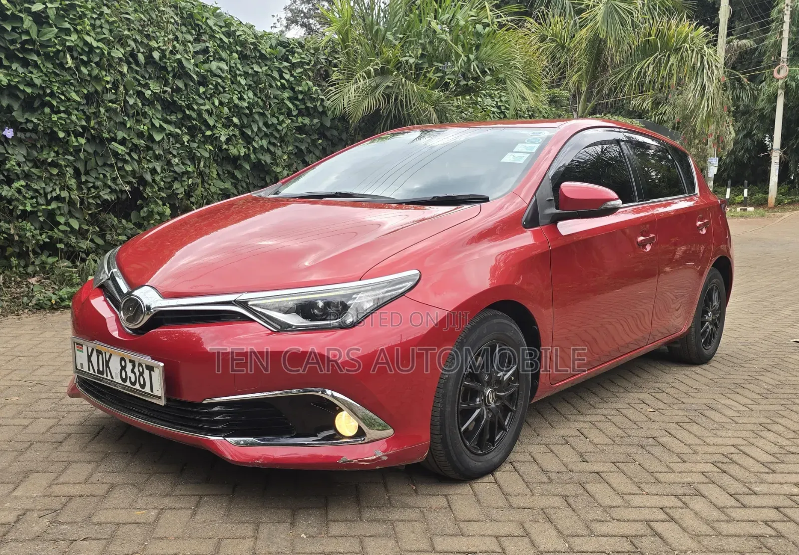 Toyota Auris 2015 Red