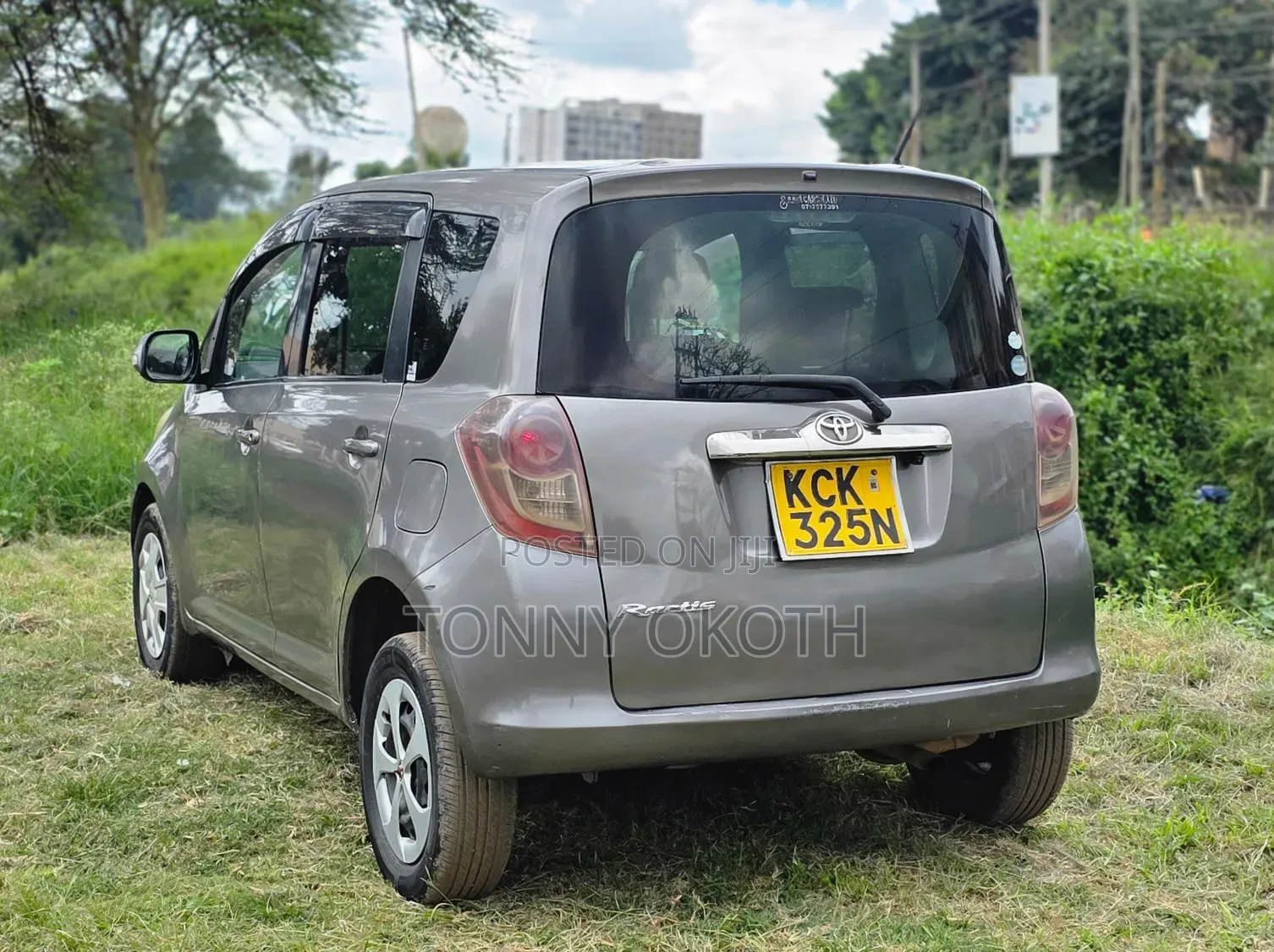 Toyota Ractis 2010 Gray