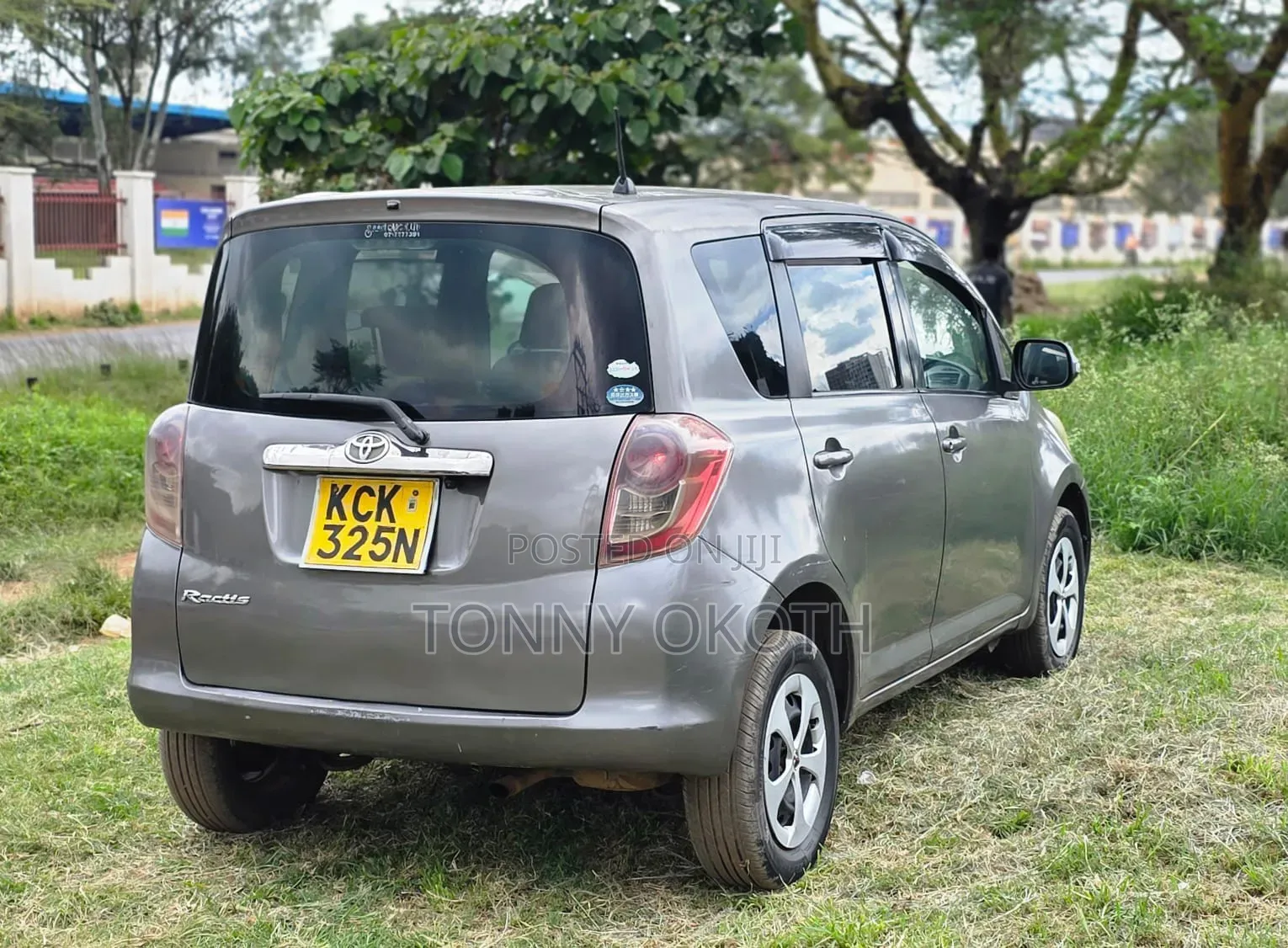 Toyota Ractis 2010 Gray