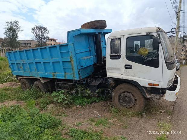 Isuzu Lorry - thumbnail 3