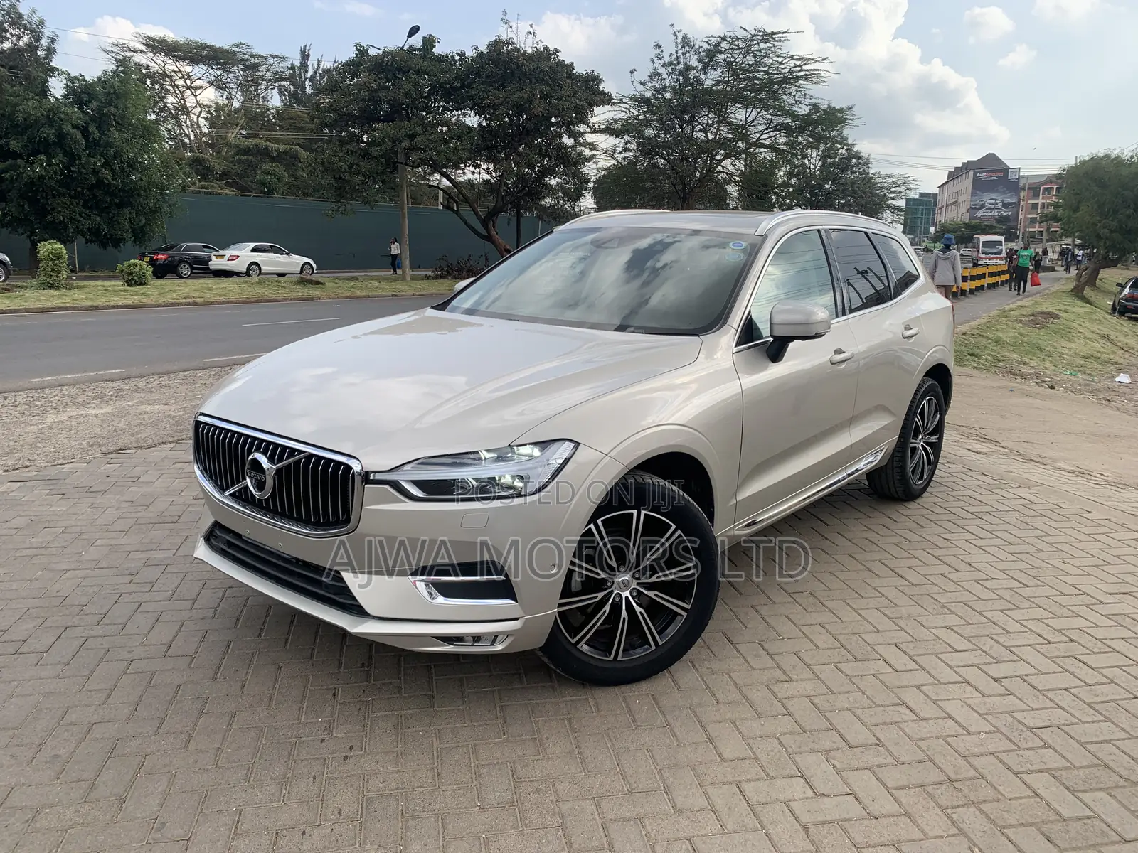 Volvo XC60 T5 Inscription AWD 2019 Gold