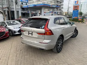 Volvo XC60 T5 Inscription AWD 2019 Gold