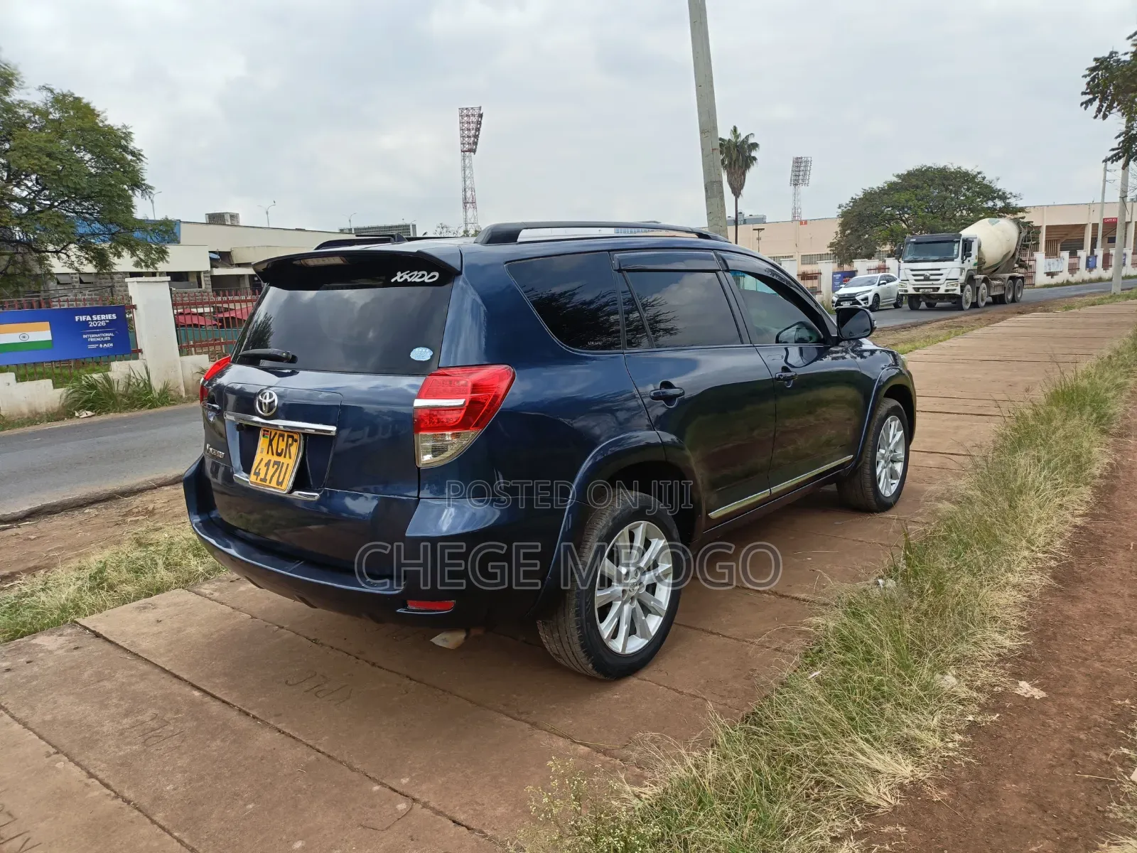 Toyota Vanguard 2012 Blue