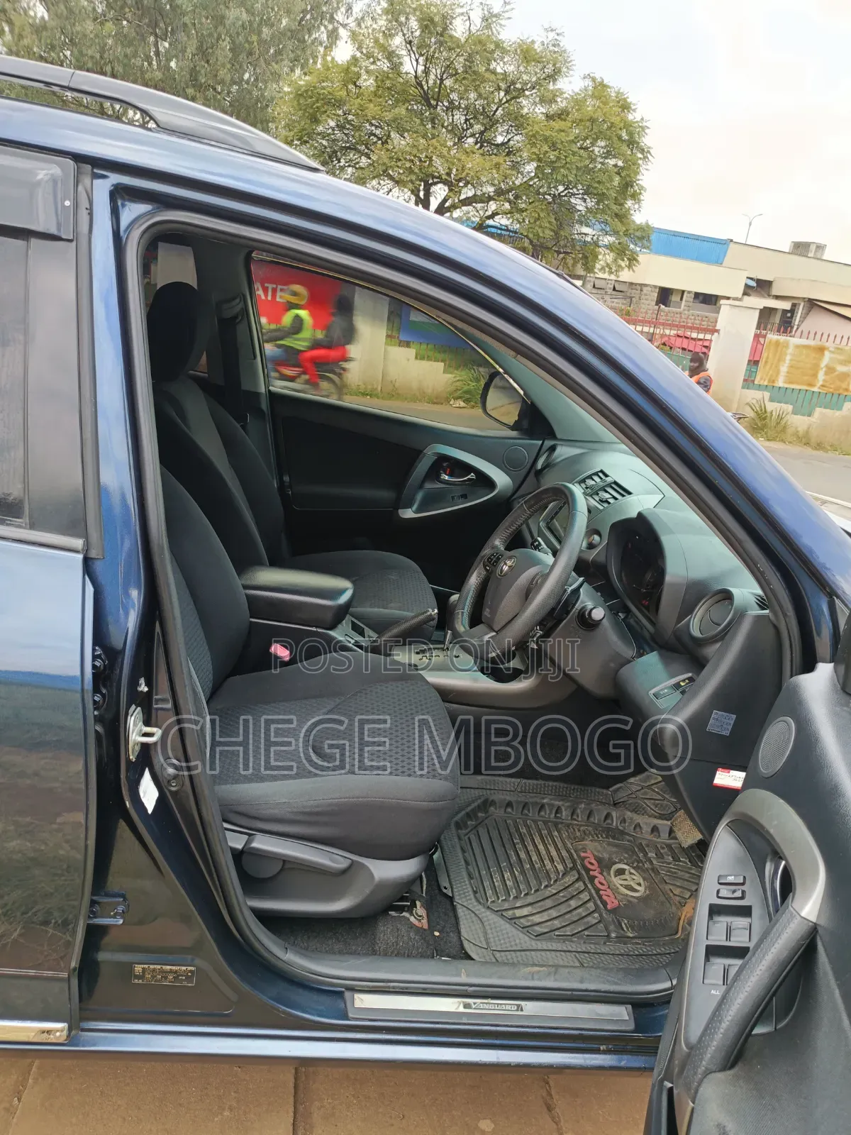 Toyota Vanguard 2012 Blue