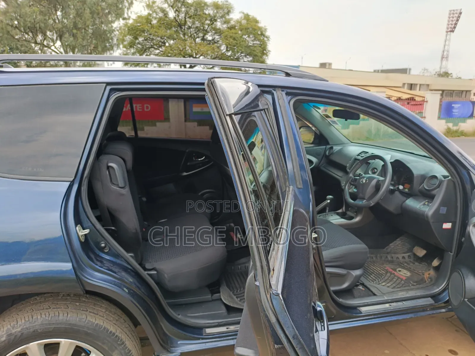 Toyota Vanguard 2012 Blue