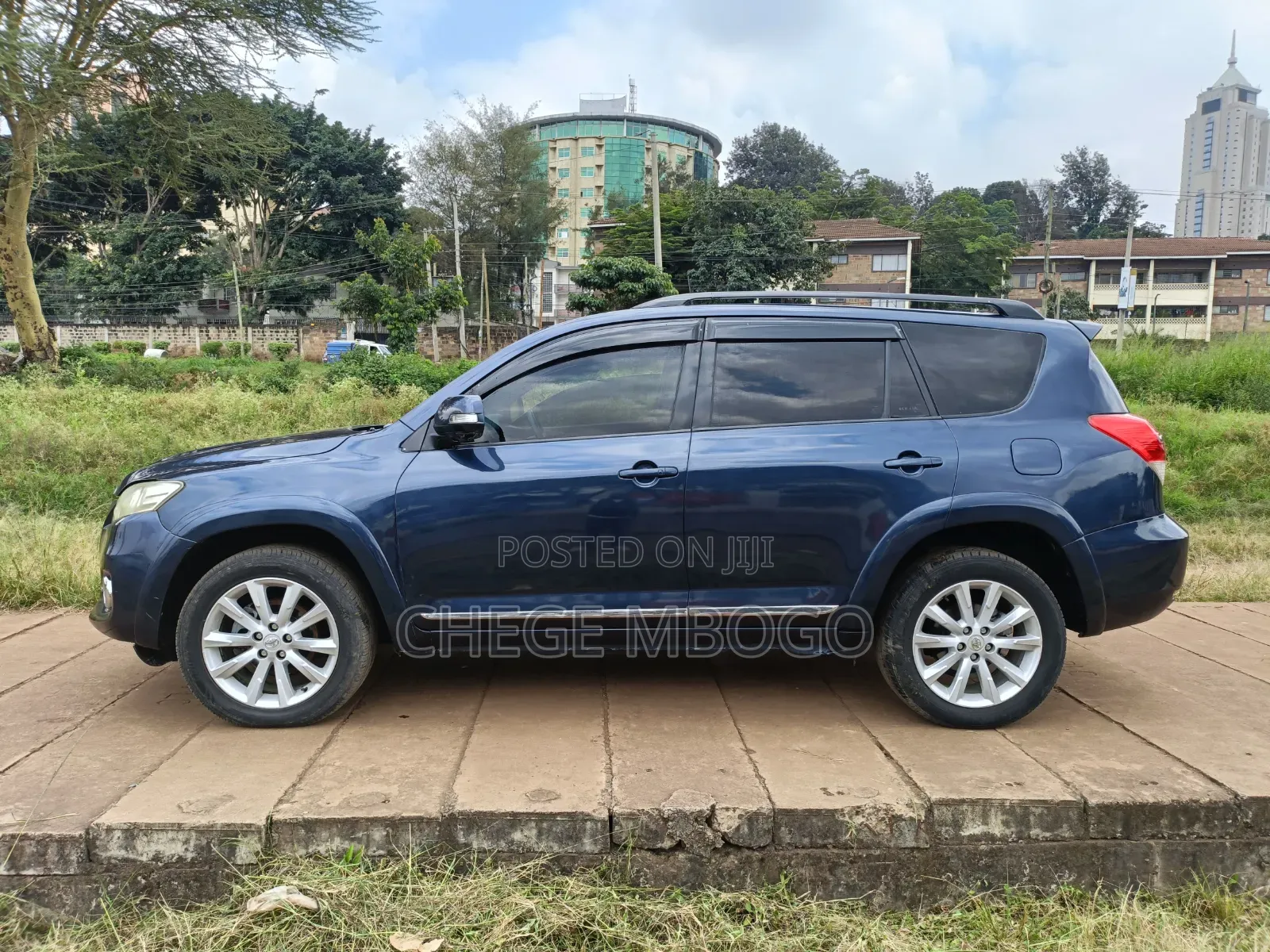 Toyota Vanguard 2012 Blue