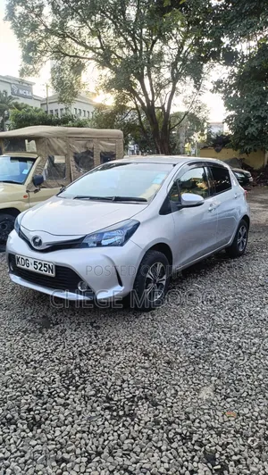Toyota Vitz 2014 Silver