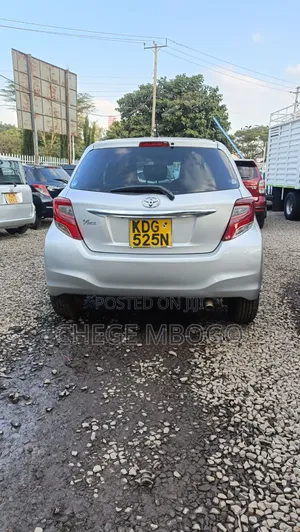 Toyota Vitz 2014 Silver