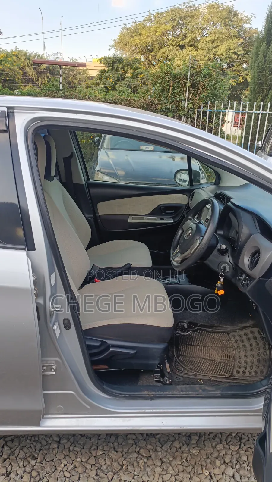 Toyota Vitz 2014 Silver