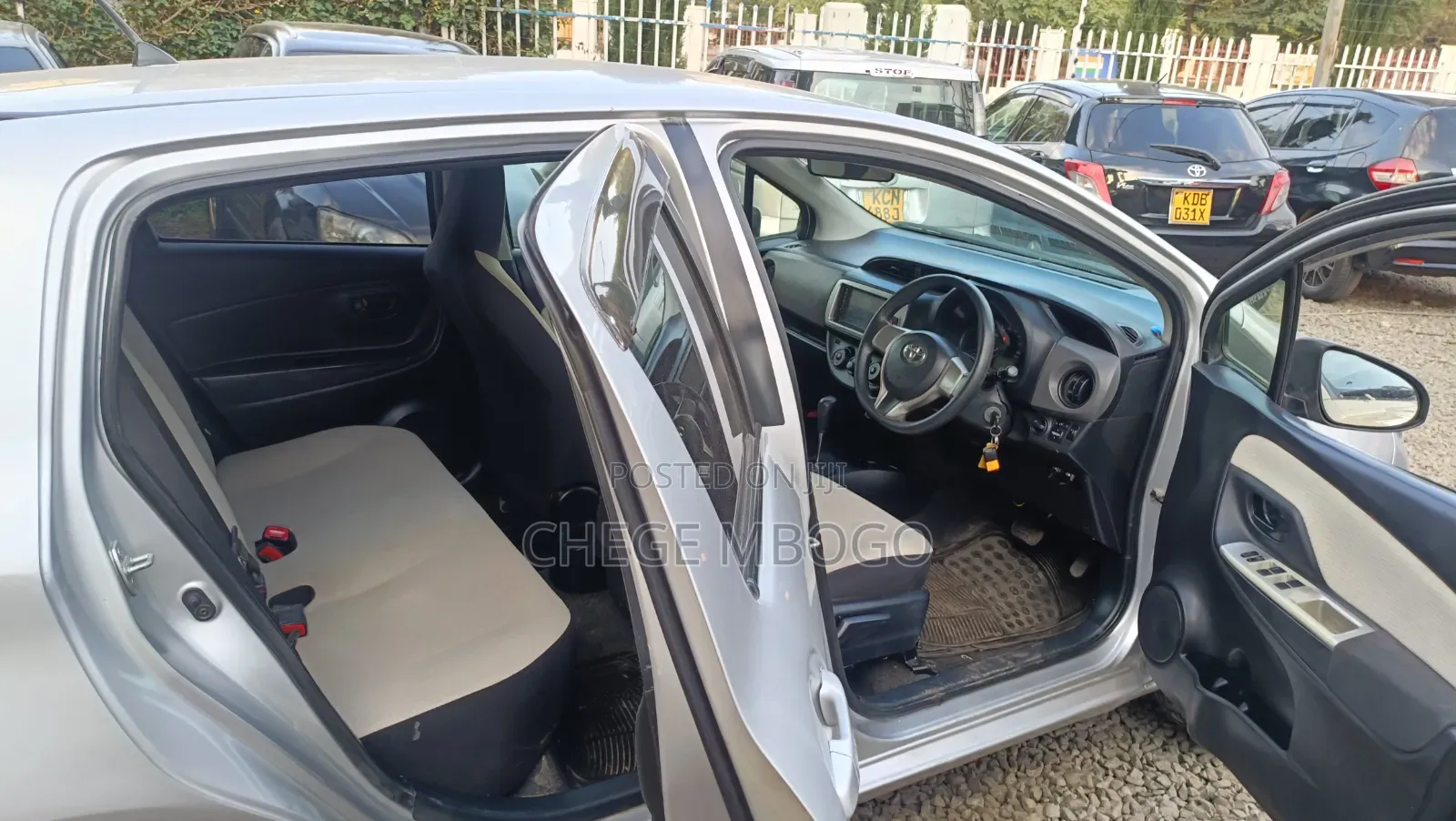 Toyota Vitz 2014 Silver