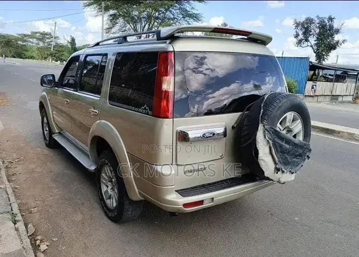 Ford Everest 2010 Beige