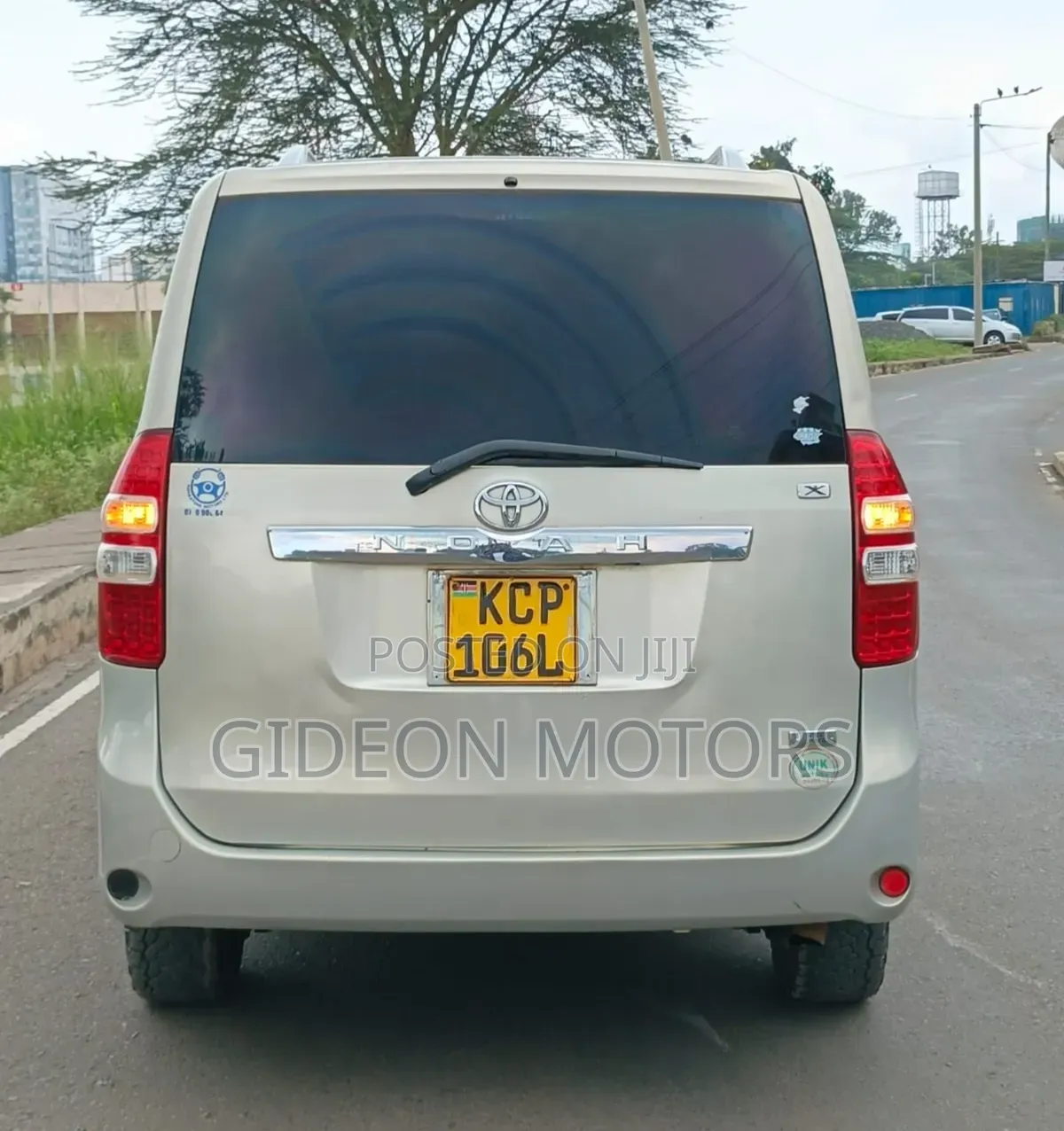 Toyota Noah 2011 Beige