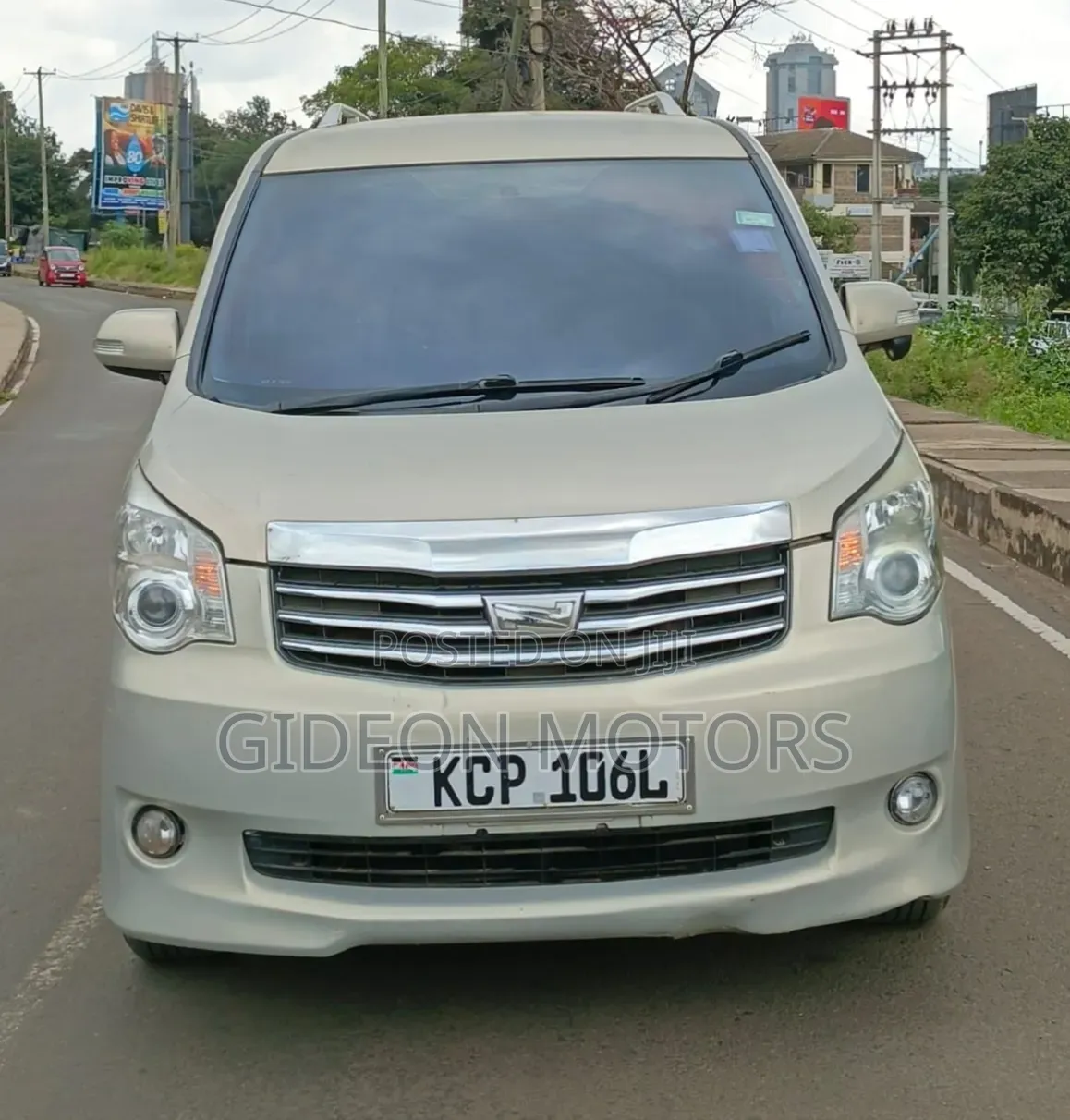 Toyota Noah 2011 Beige