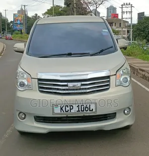 Toyota Noah 2011 Beige