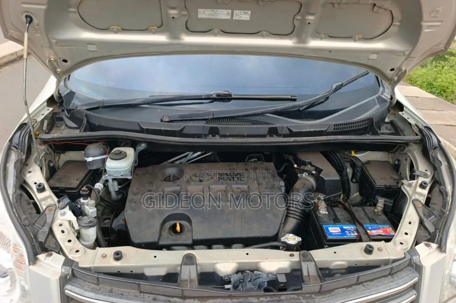 Toyota Noah 2011 Beige