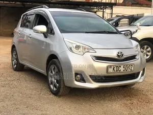 Toyota Ractis 2015 Silver