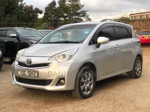 Toyota Ractis 2015 Silver