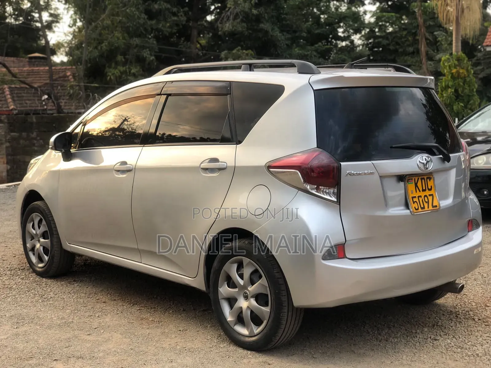 Toyota Ractis 2015 Silver