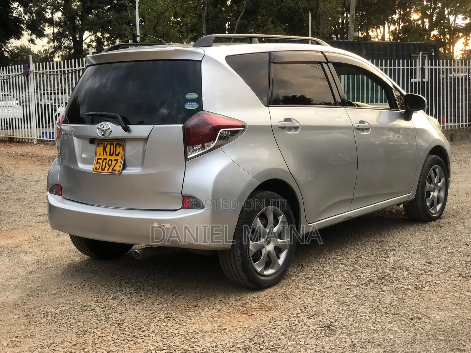 Toyota Ractis 2015 Silver