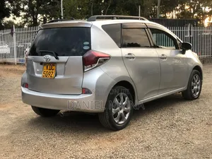 Toyota Ractis 2015 Silver