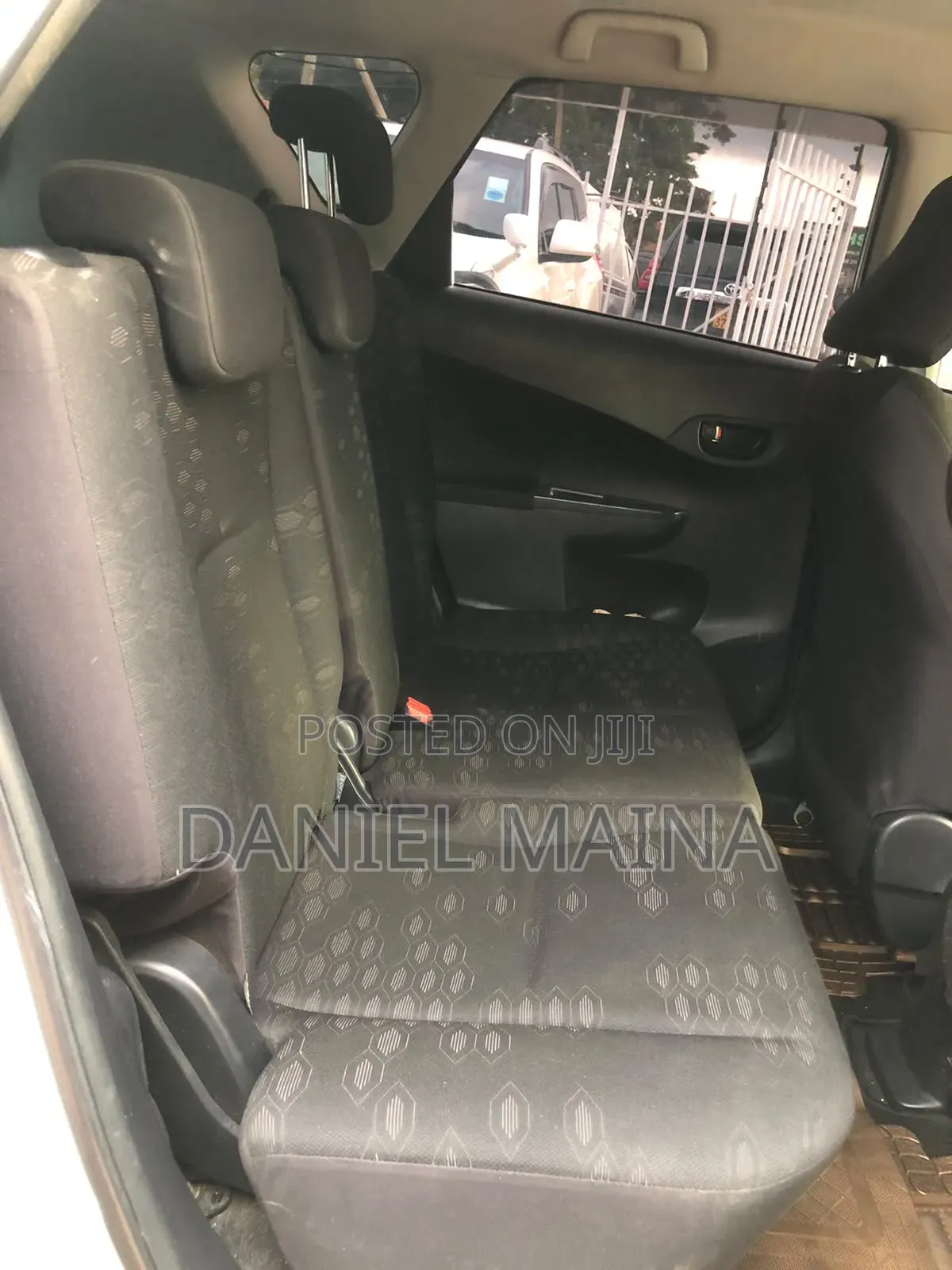 Toyota Ractis 2015 Silver