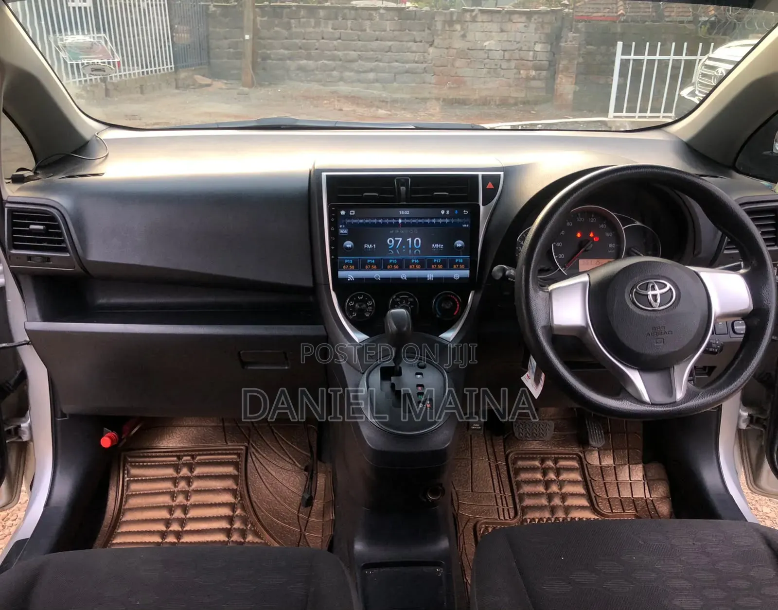 Toyota Ractis 2015 Silver
