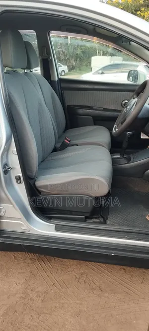 Nissan Tiida 2009 Silver