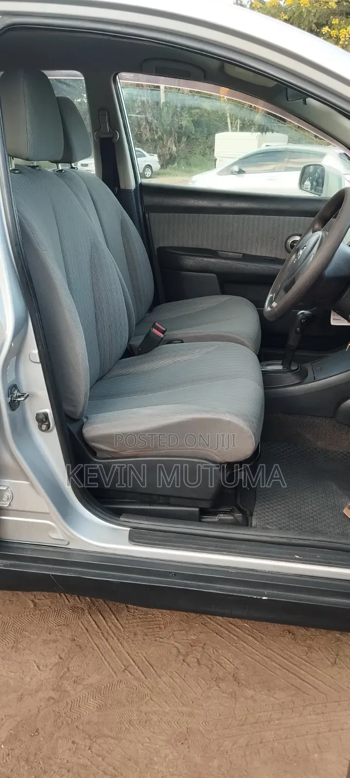 Nissan Tiida 2009 Silver