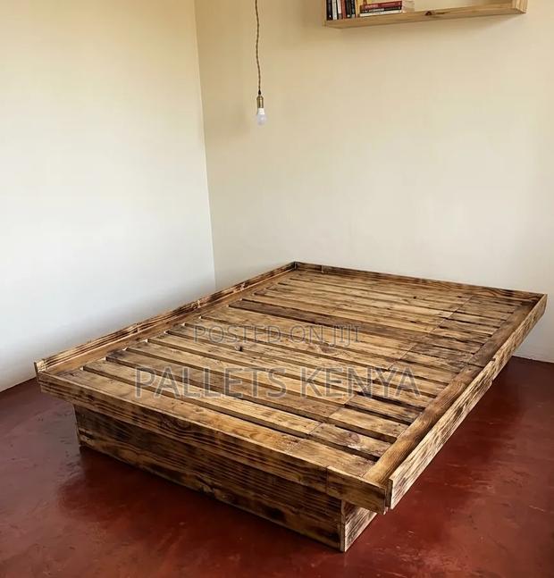 Pallet Bed- Floating 4×6 Pallet Bed Frame.11198