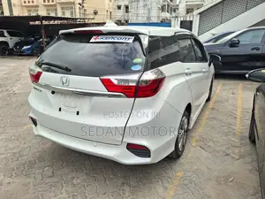 Honda Fit Shuttle 2020 White