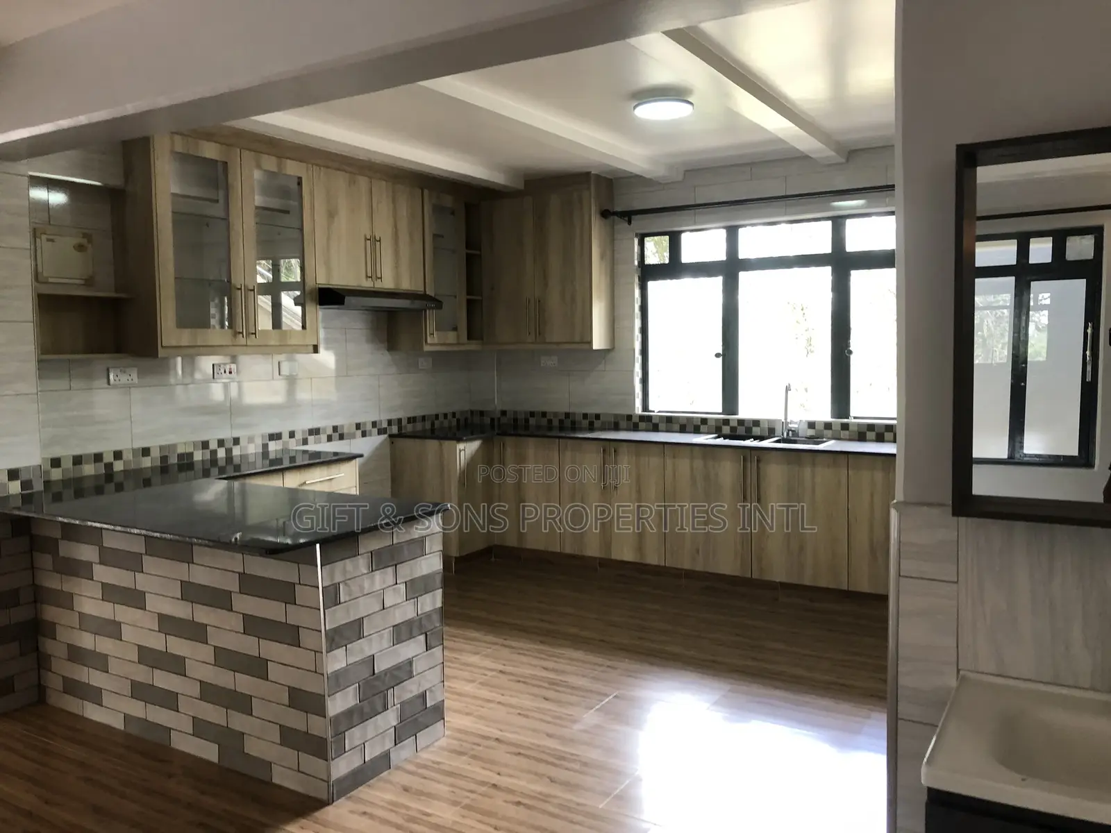 3bdrm Apartment in Flower Business Park, Viwandani for rent