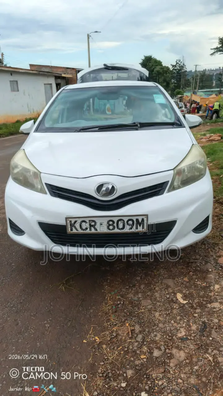 Toyota Vitz 2011 White