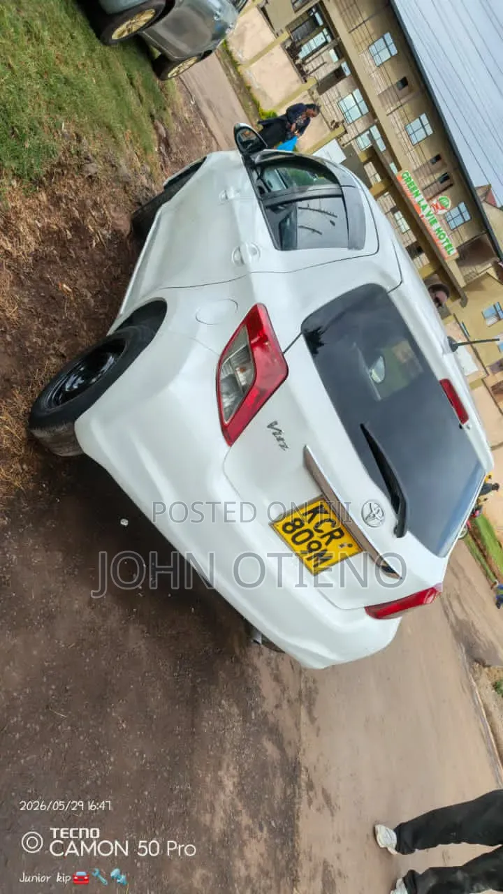 Toyota Vitz 2011 White