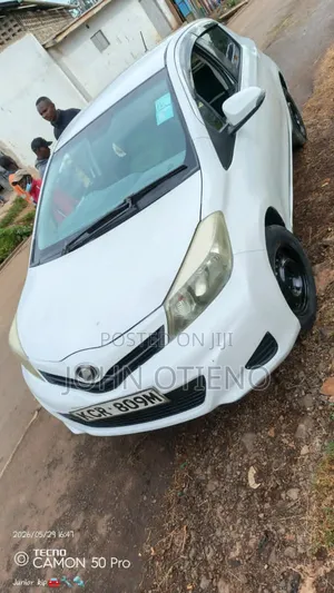 Toyota Vitz 2011 White