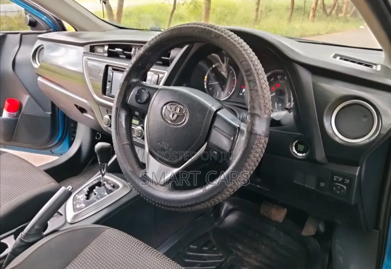 Toyota Auris 2013 Blue
