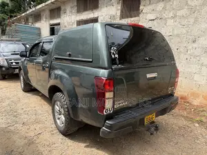 Isuzu D-MAX 2015 Green