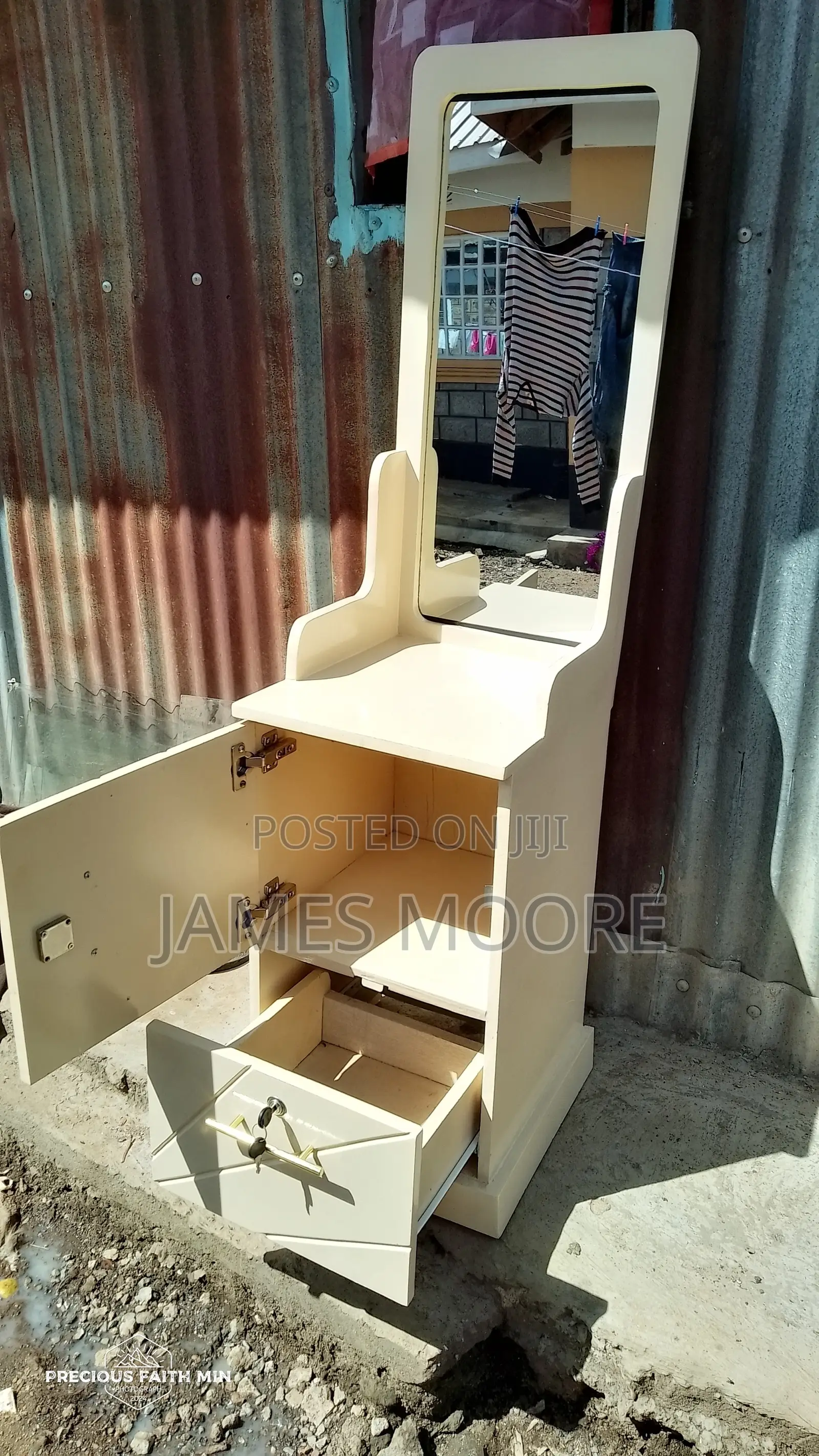 Small Space Dressing Mirrors
