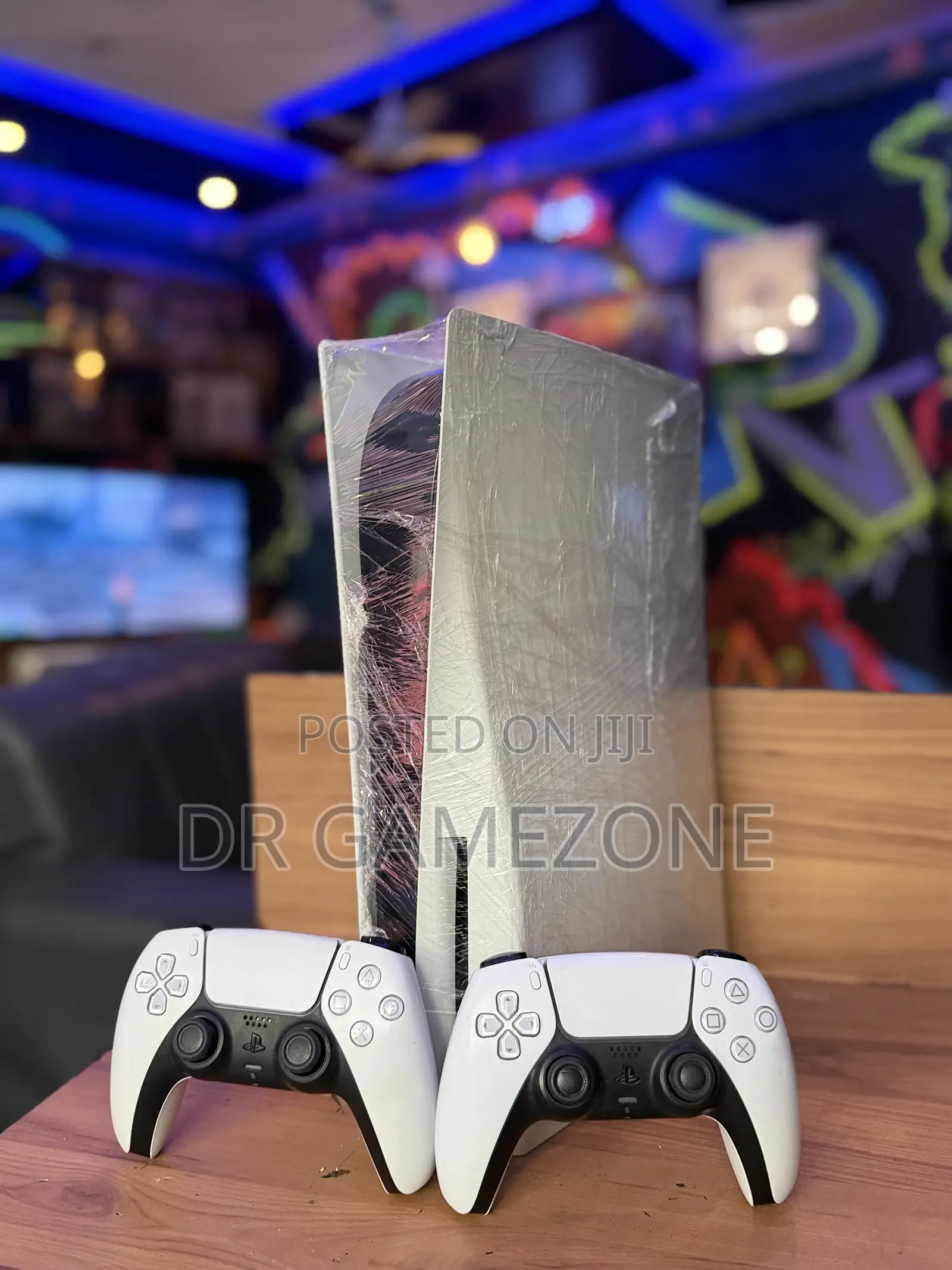 Pre Owned Ps5 STD 825gb + 2 Pads