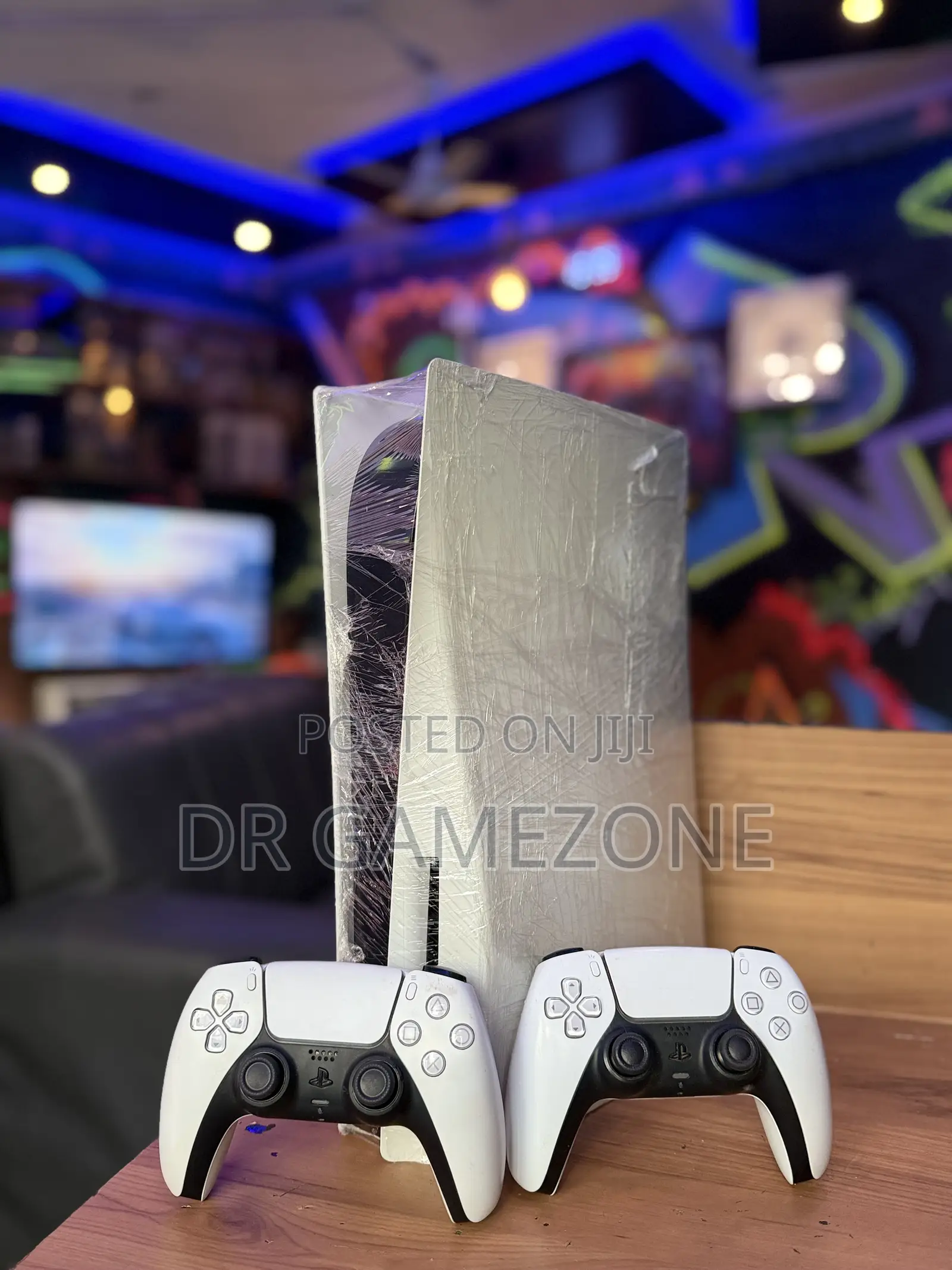 Pre Owned Ps5 STD 825gb + 2 Pads