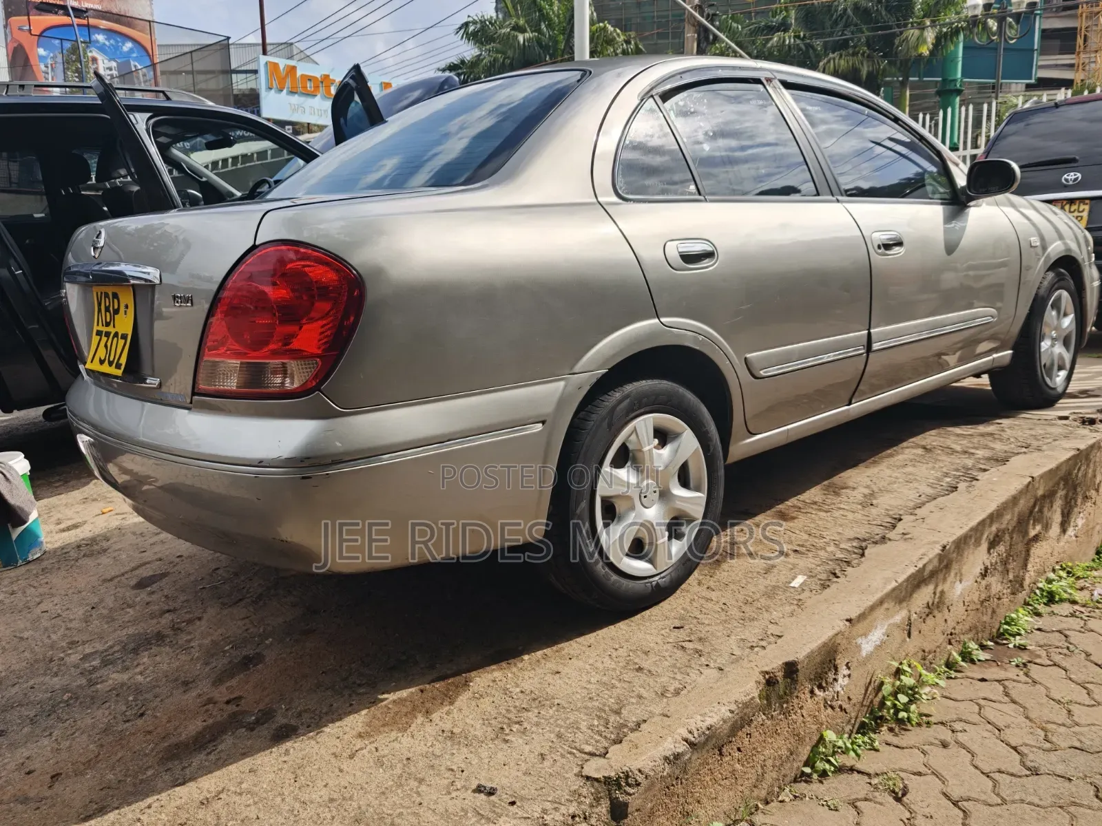 Nissan Bluebird 2004 Gray