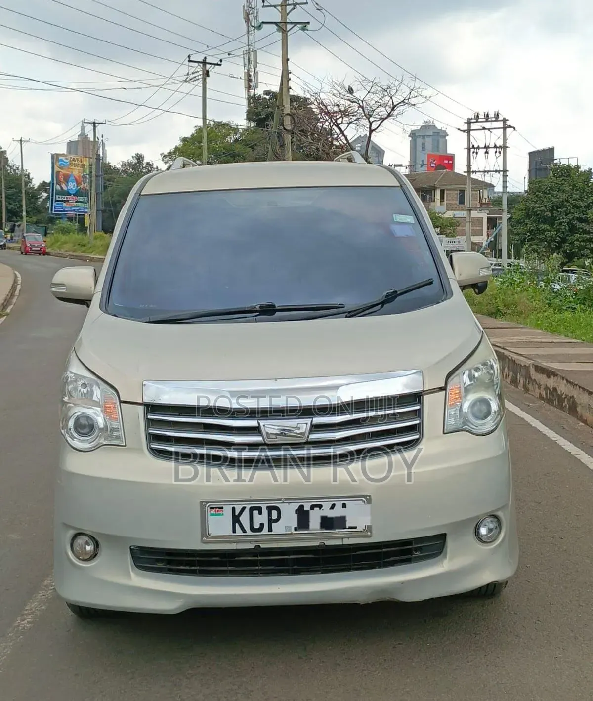 Toyota Noah 2011 Gold