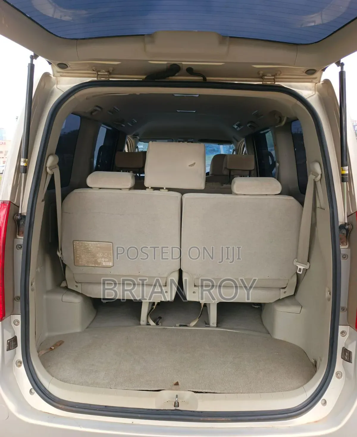 Toyota Noah 2011 Gold