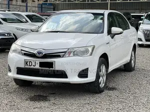 Toyota Axio 1.5 Hybrid 2WD 2015 White