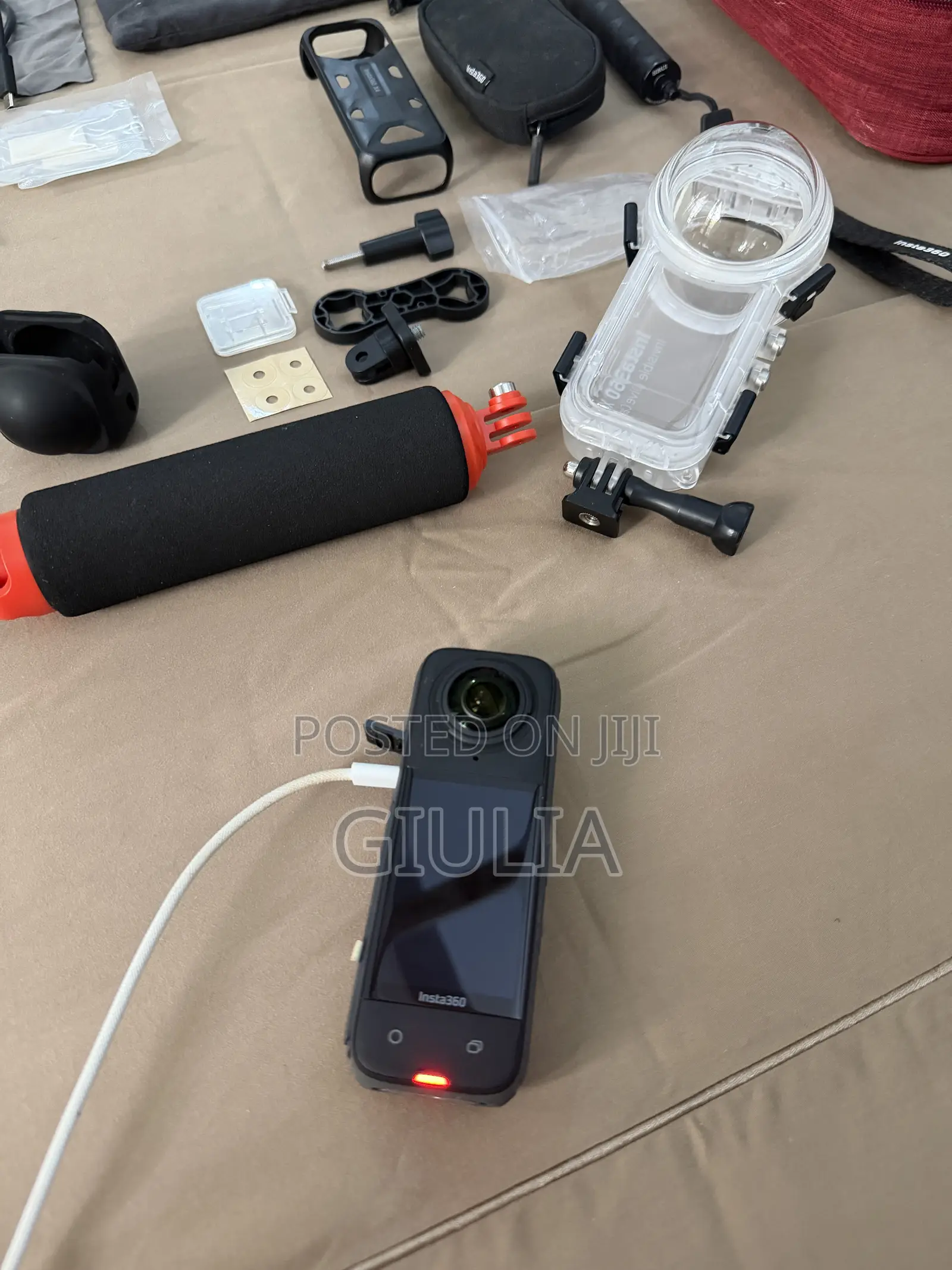 Insta 360 X 4 Full Kit - Send a Message