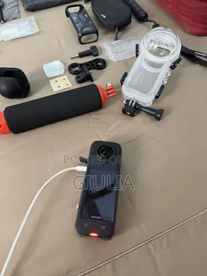 Insta 360 X 4 Full Kit - Send a Message