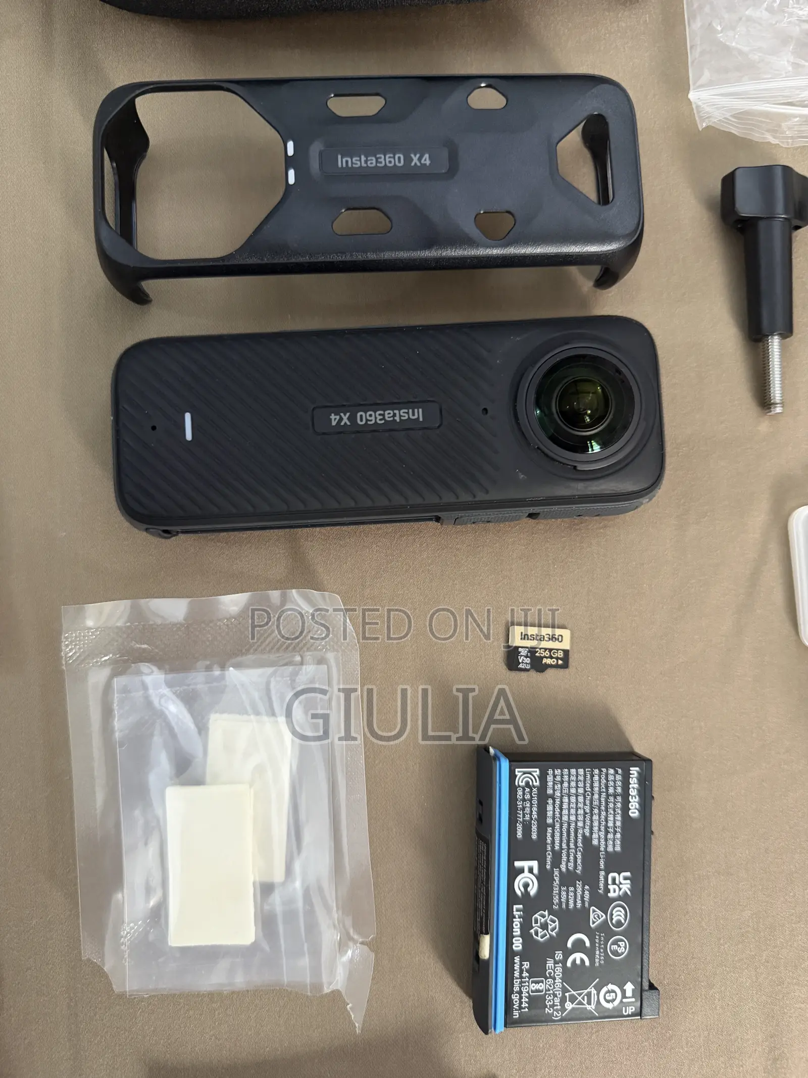 Insta 360 X 4 Full Kit - Send a Message