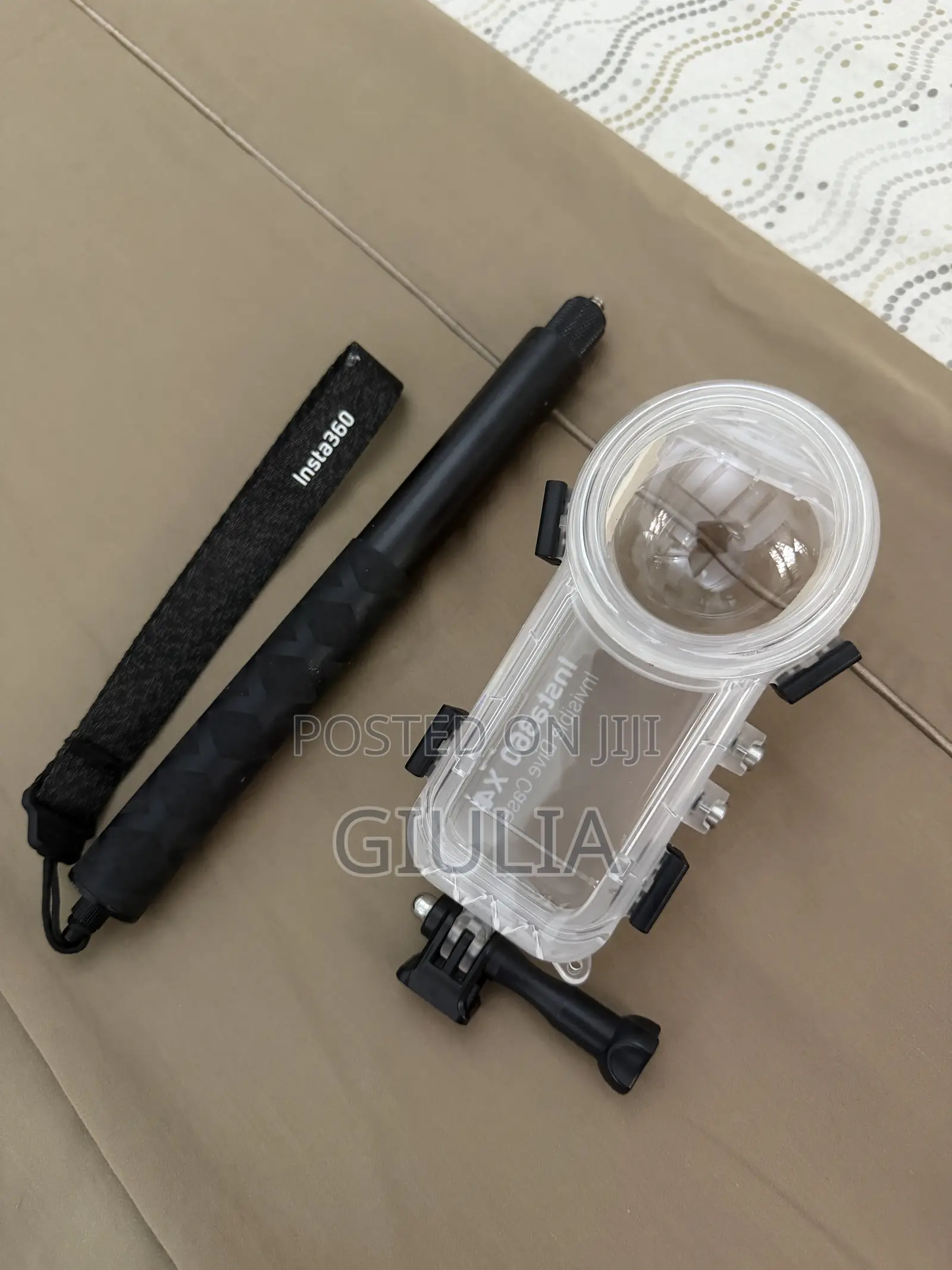 Insta 360 X 4 Full Kit - Send a Message
